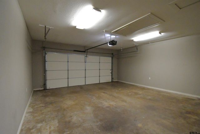 3323 Brooks Ln, Tyler, TX 75701