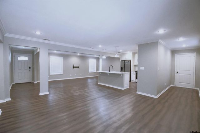 3323 Brooks Ln, Tyler, TX 75701