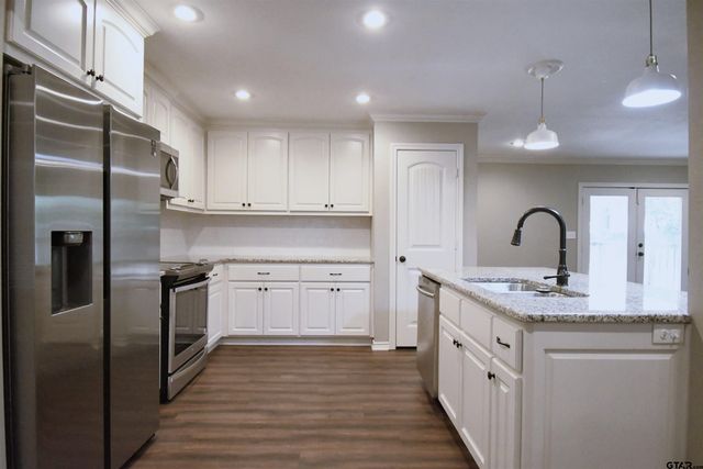 3323 Brooks Ln, Tyler, TX 75701