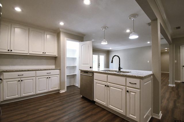 3323 Brooks Ln, Tyler, TX 75701