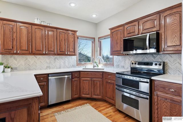 8544 S 98th Street, La Vista, NE 68128