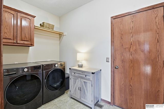 8544 S 98th Street, La Vista, NE 68128