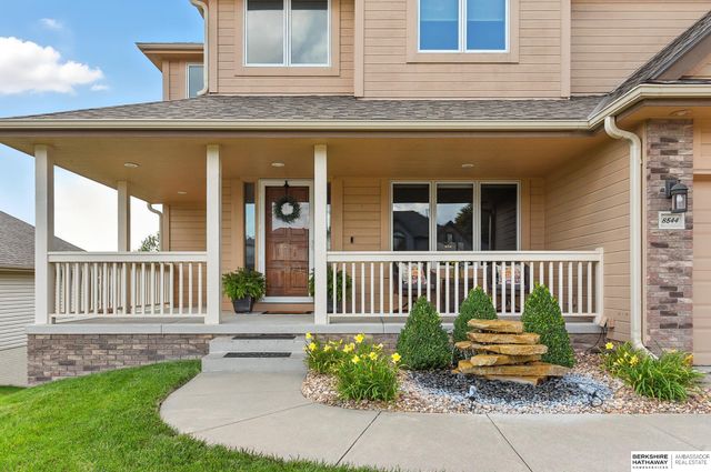 8544 S 98th Street, La Vista, NE 68128