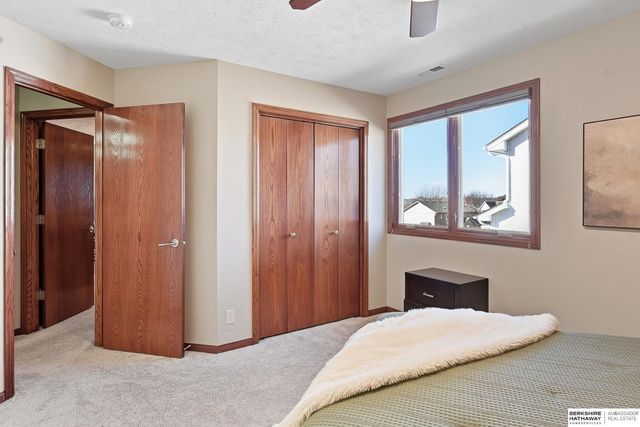 8544 S 98th Street, La Vista, NE 68128