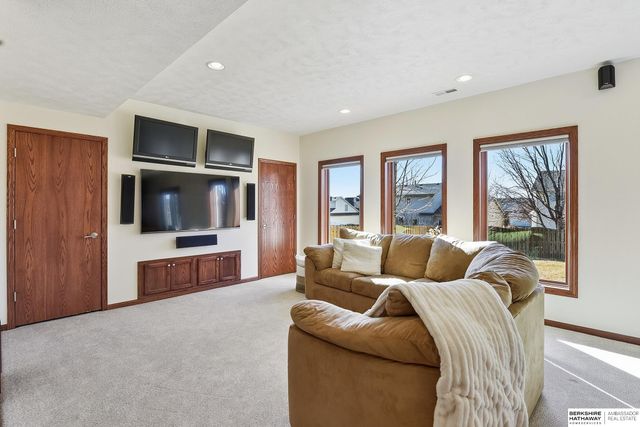 8544 S 98th Street, La Vista, NE 68128