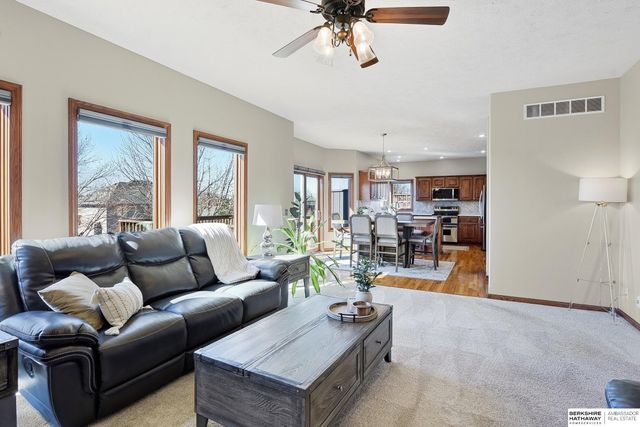 8544 S 98th Street, La Vista, NE 68128