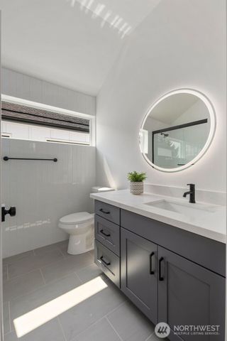 820 B S Sullivan Street, Seattle, WA 98108