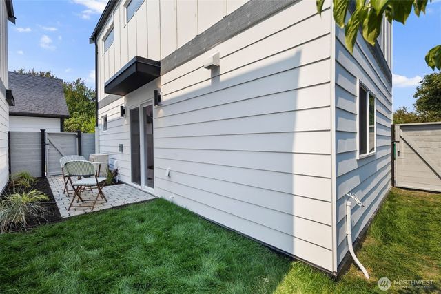 820 B S Sullivan Street, Seattle, WA 98108