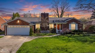 926 Hidden Lane, Grosse Pointe Woods, MI 48236