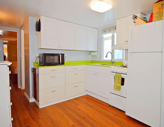 98 Escanaba Street, Palm Springs, CA 92264