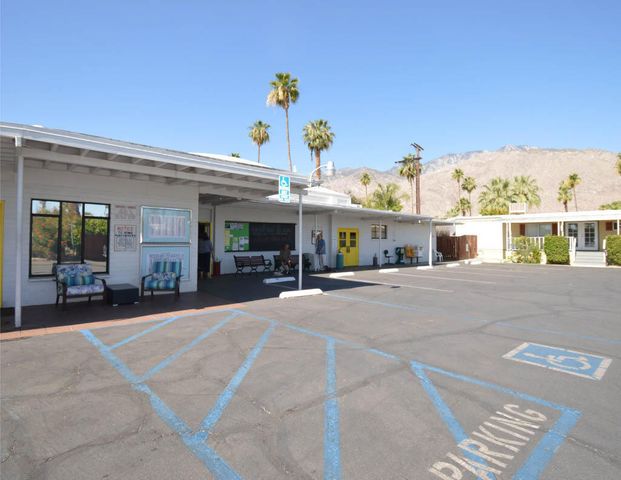 98 Escanaba Street, Palm Springs, CA 92264