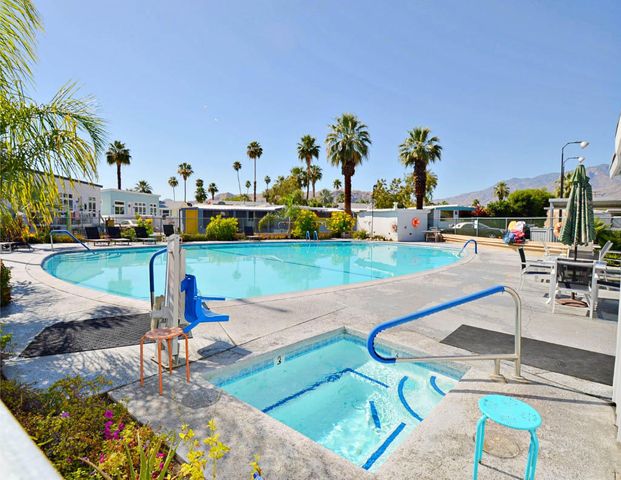 98 Escanaba Street, Palm Springs, CA 92264