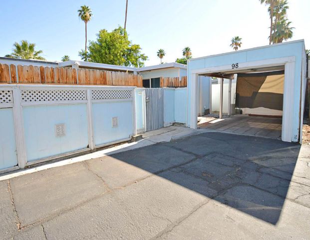 98 Escanaba Street, Palm Springs, CA 92264