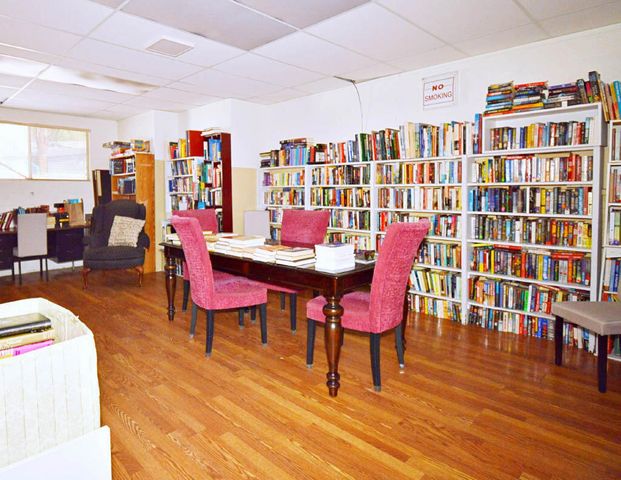 98 Escanaba Street, Palm Springs, CA 92264