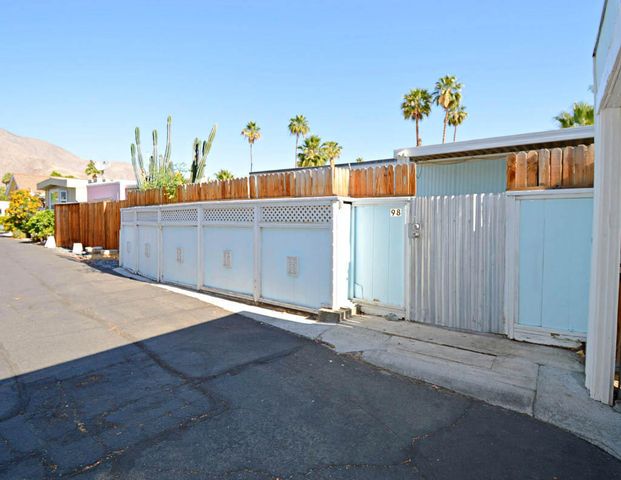 98 Escanaba Street, Palm Springs, CA 92264
