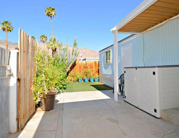 98 Escanaba Street, Palm Springs, CA 92264