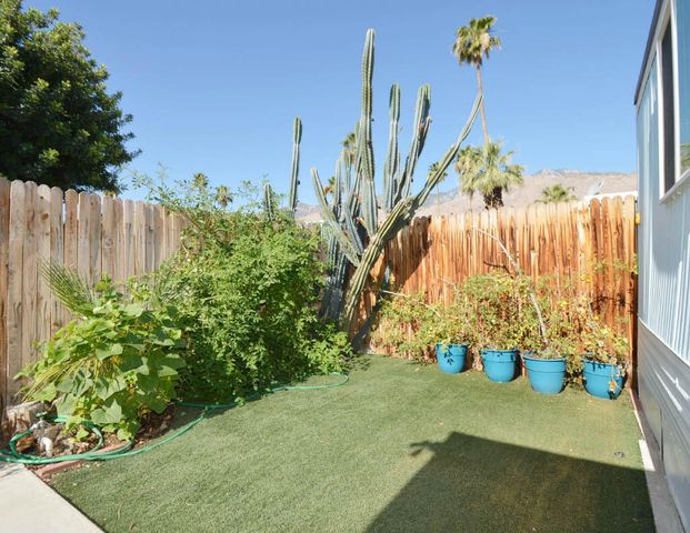 98 Escanaba Street, Palm Springs, CA 92264