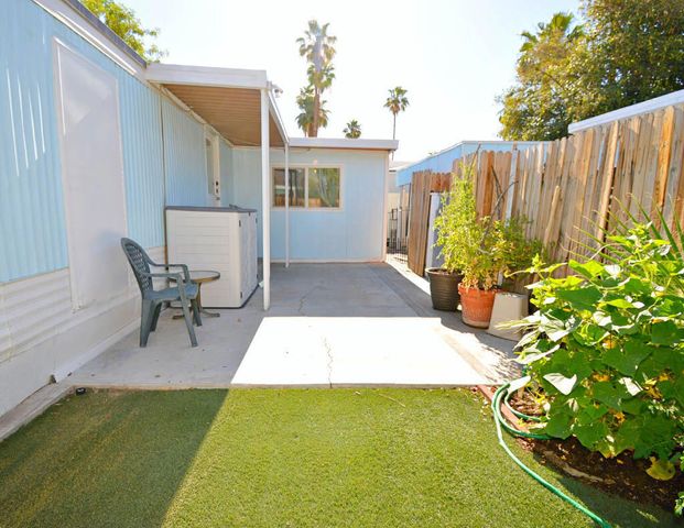 98 Escanaba Street, Palm Springs, CA 92264