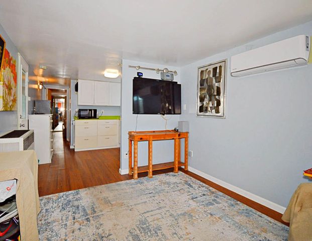 98 Escanaba Street, Palm Springs, CA 92264