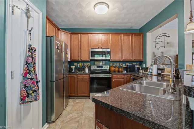 14 Rutland DR, Hampton, VA 23666