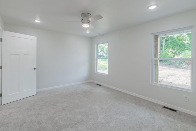 614 W Stanley Street, Buffalo, MO 65622