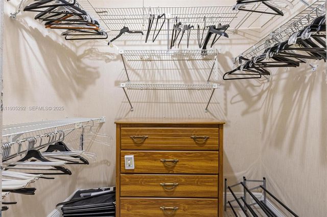 1172 SW 102nd Ct, Miami, FL 33174