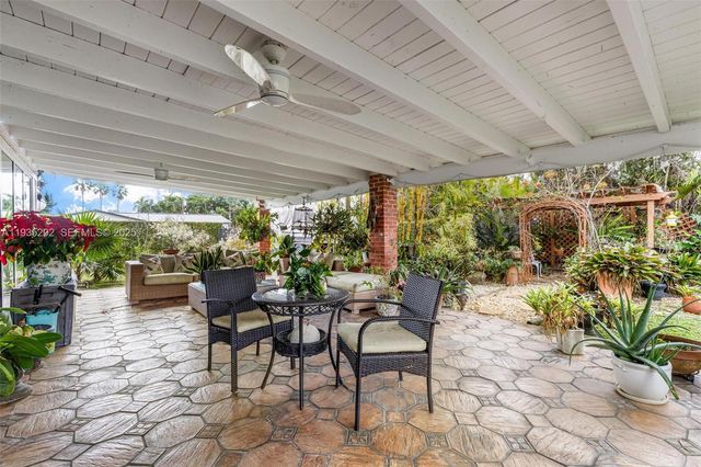 1172 SW 102nd Ct, Miami, FL 33174