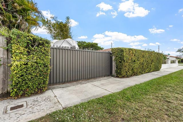 1172 SW 102nd Ct, Miami, FL 33174