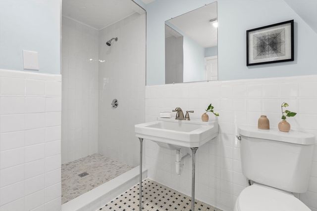 51 Fiske Hill Rd, Sturbridge, MA 01566