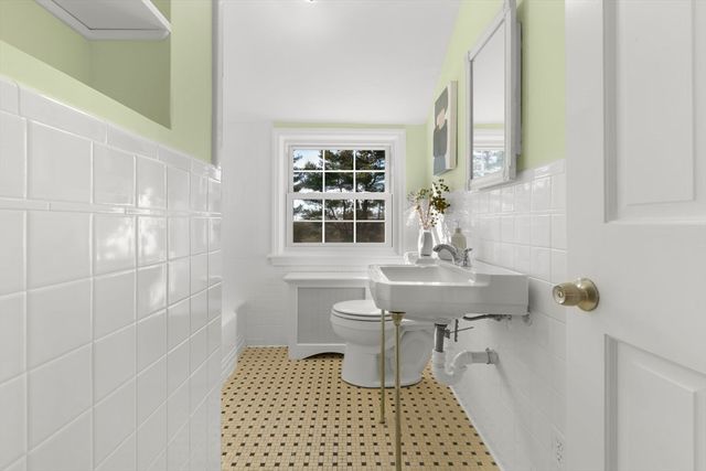 51 Fiske Hill Rd, Sturbridge, MA 01566