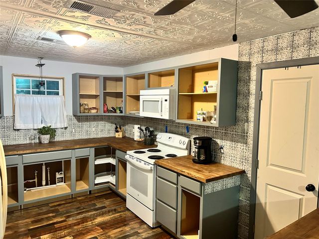 352 County Road 2234, Cleveland, TX 77327