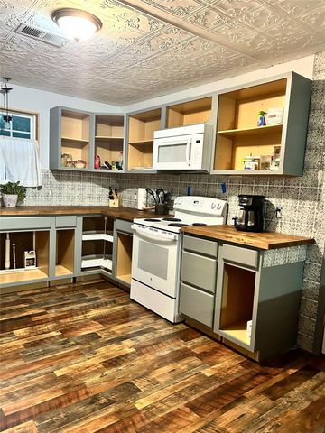 352 County Road 2234, Cleveland, TX 77327