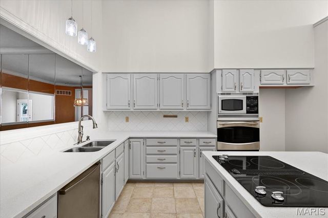14033 Woods Mill Cove Drive, Chesterfield, MO 63017