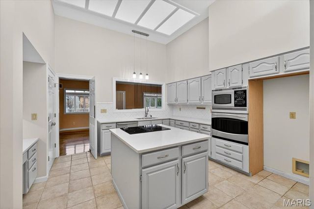 14033 Woods Mill Cove Drive, Chesterfield, MO 63017