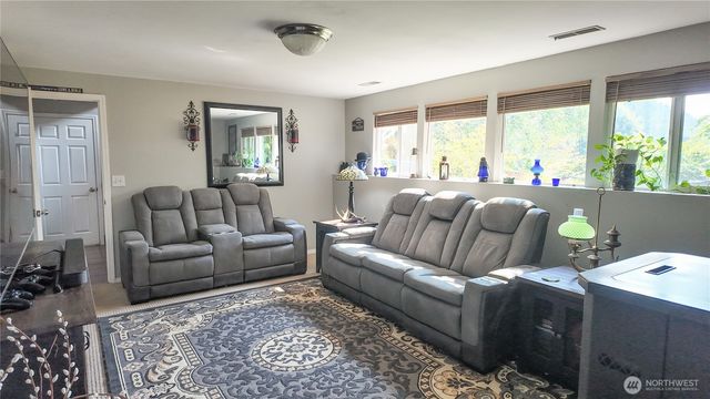 25513 121st Street E, Buckley, WA 98321