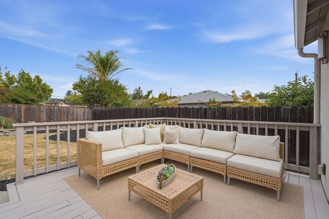 1818 Madison Avenue, Redwood City, CA 94061