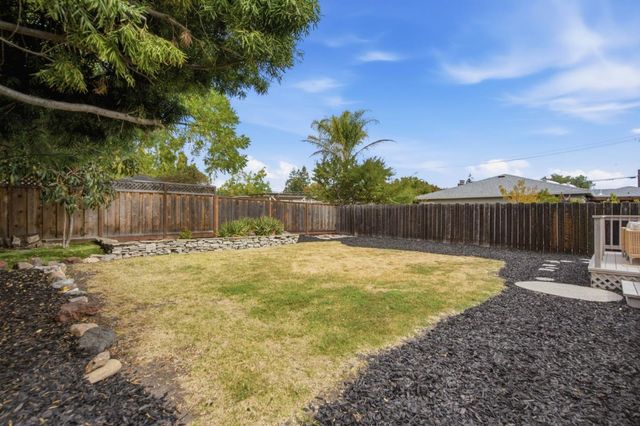 1818 Madison Avenue, Redwood City, CA 94061