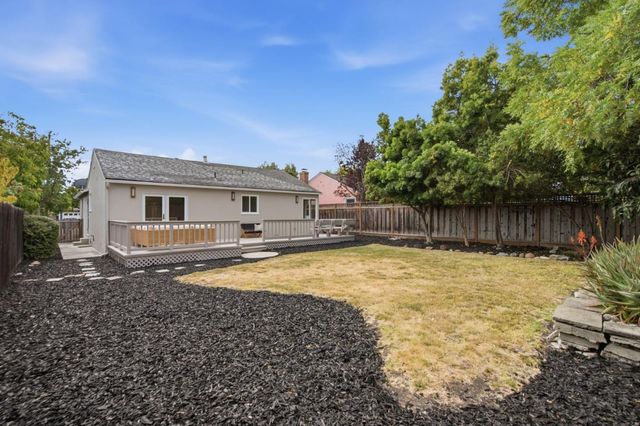 1818 Madison Avenue, Redwood City, CA 94061