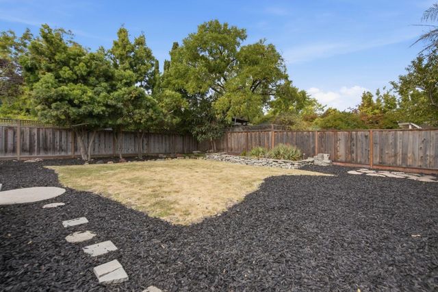 1818 Madison Avenue, Redwood City, CA 94061