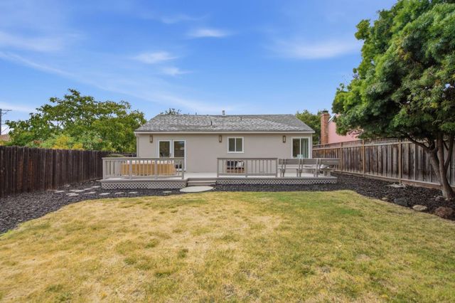 1818 Madison Avenue, Redwood City, CA 94061