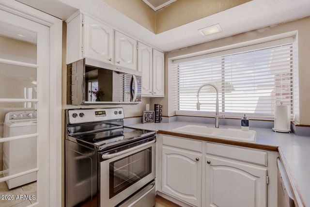 3214 E SIESTA Lane, Phoenix, AZ 85050