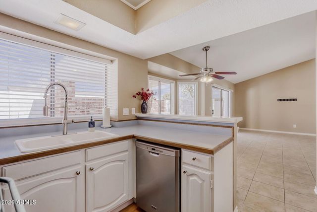 3214 E SIESTA Lane, Phoenix, AZ 85050