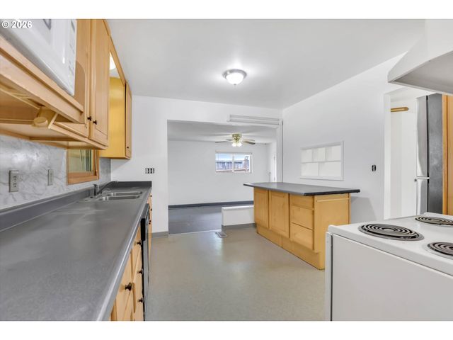 18135 Se LINCOLN St, Portland, OR 97233