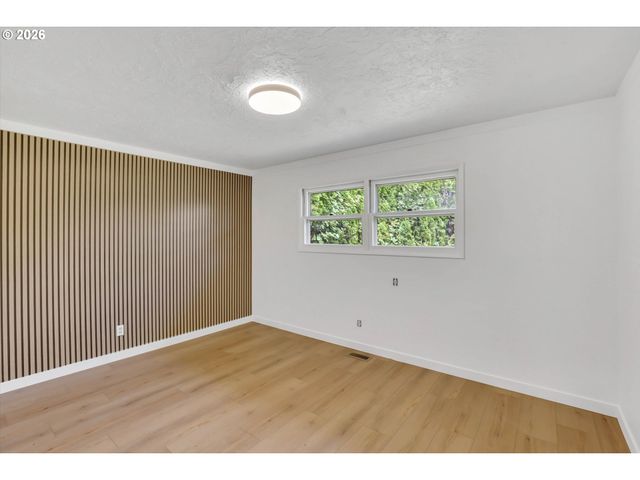 18135 Se LINCOLN St, Portland, OR 97233