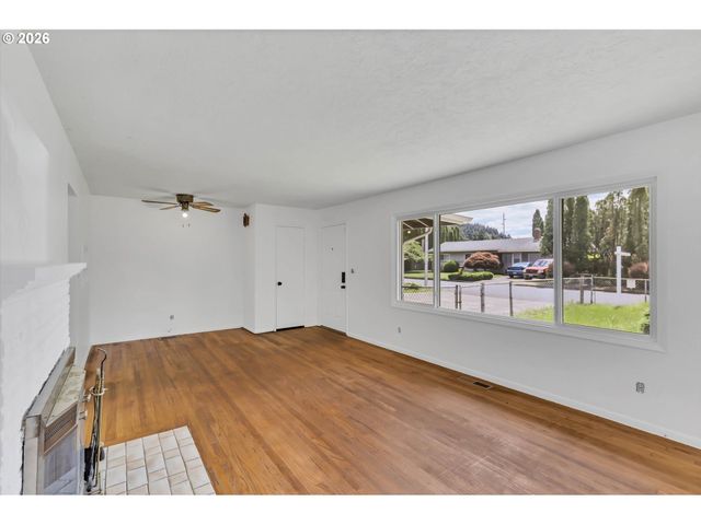 18135 Se LINCOLN St, Portland, OR 97233