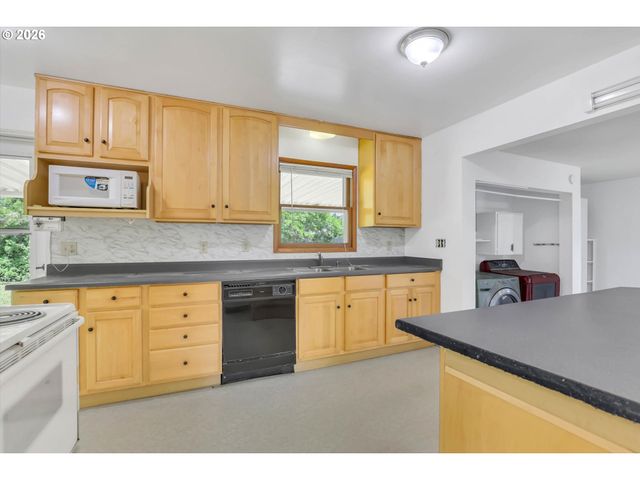 18135 Se LINCOLN St, Portland, OR 97233