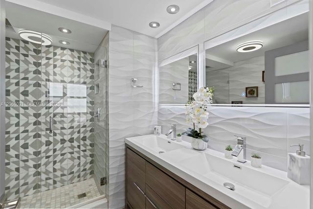 2841 N Ocean Blvd 1402, Fort Lauderdale, FL 33308