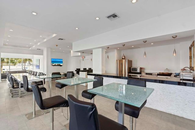 2841 N Ocean Blvd 1402, Fort Lauderdale, FL 33308