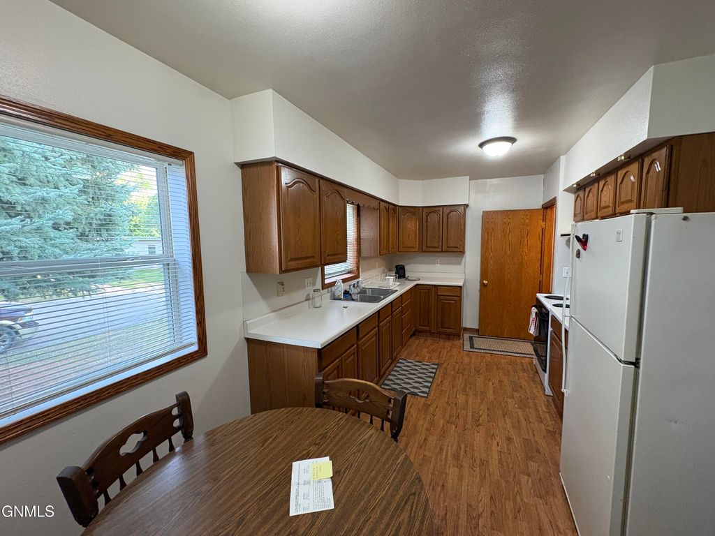 336 Main, Ellendale, ND 58436 photo 4