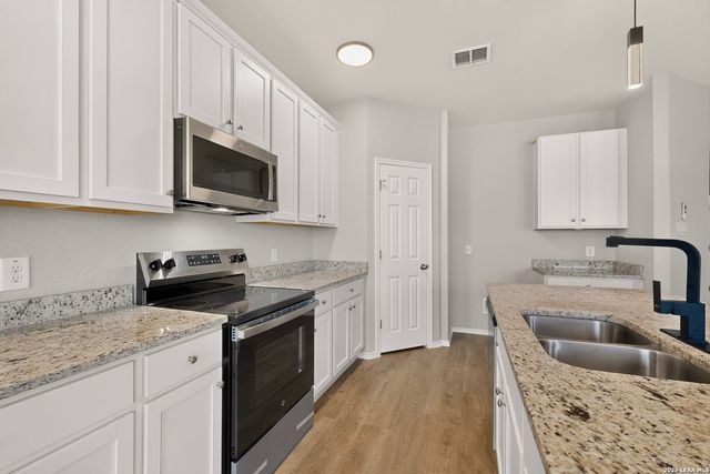 3300 Ridge Pl, Seguin, TX 78155